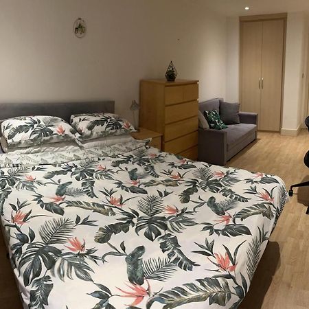 Large Room And Private Bathroom 런던 외부 사진